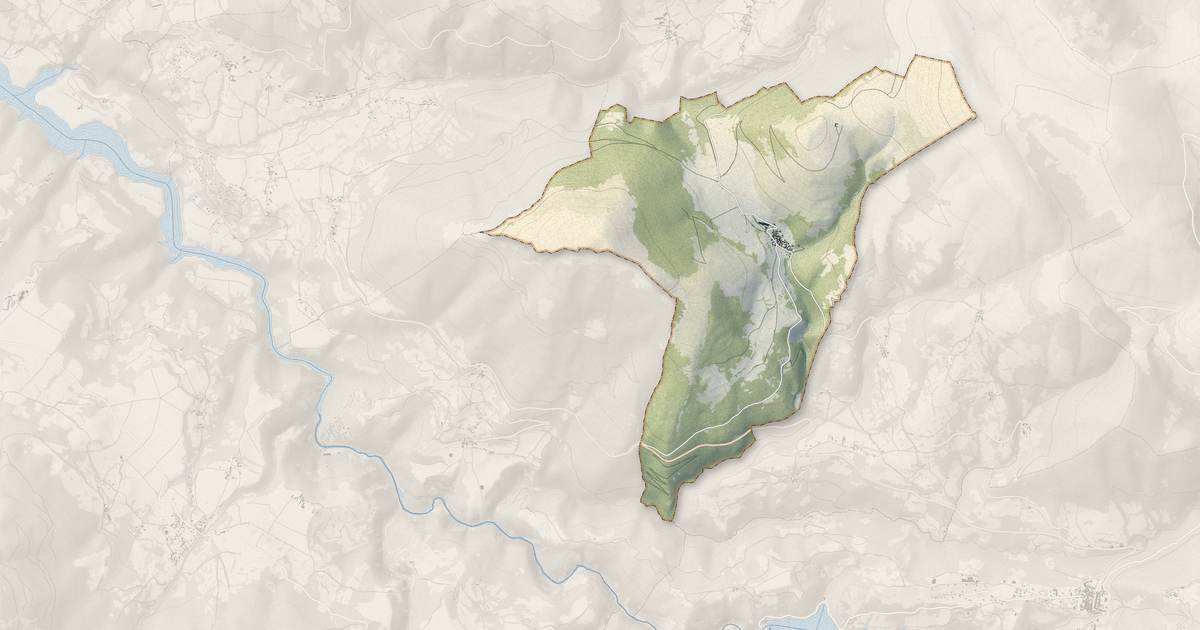 Portrait cartographique de Sainte-Luce : relief, eau, forêts, bâti et voies, calculés à partir des données de l'IGN