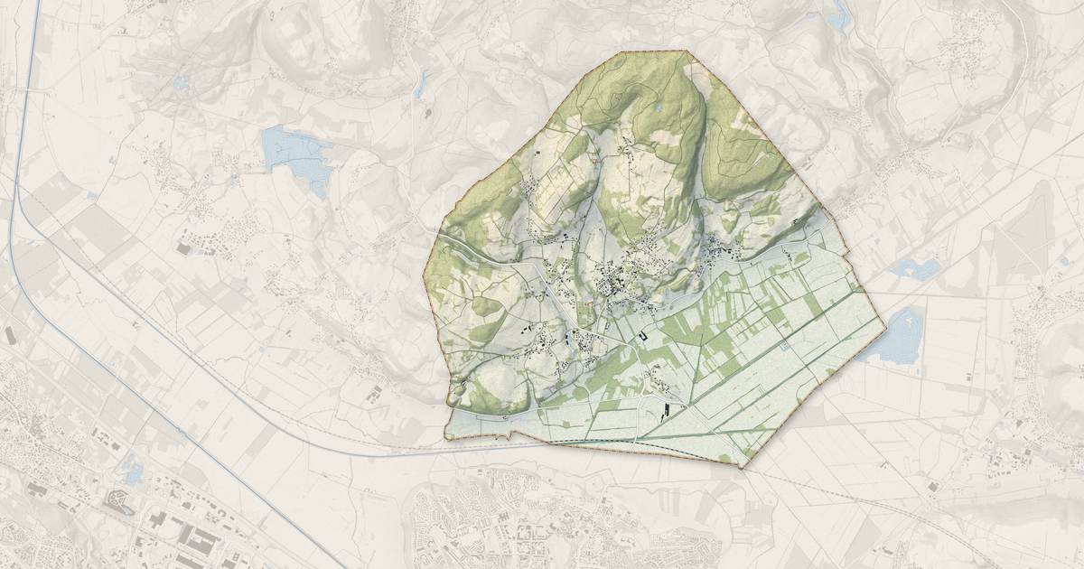 Portrait cartographique de Saint-Marcel-Bel-Accueil : relief, eau, forêts, bâti et voies, calculés à partir des données de l'IGN