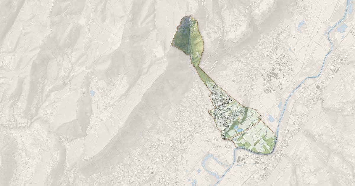 Portrait cartographique de Saint-Nazaire-les-Eymes : relief, eau, forêts, bâti et voies, calculés à partir des données de l'IGN