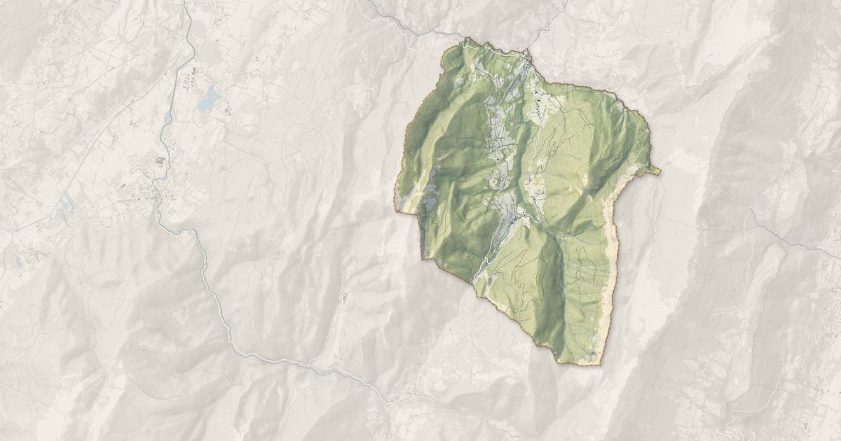 Portrait cartographique de Saint-Pierre-d'Entremont : relief, eau, forêts, bâti et voies, calculés à partir des données de l'IGN