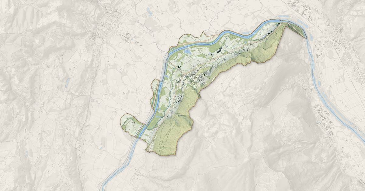 Portrait cartographique de Saint-Quentin-sur-Isère : relief, eau, forêts, bâti et voies, calculés à partir des données de l'IGN