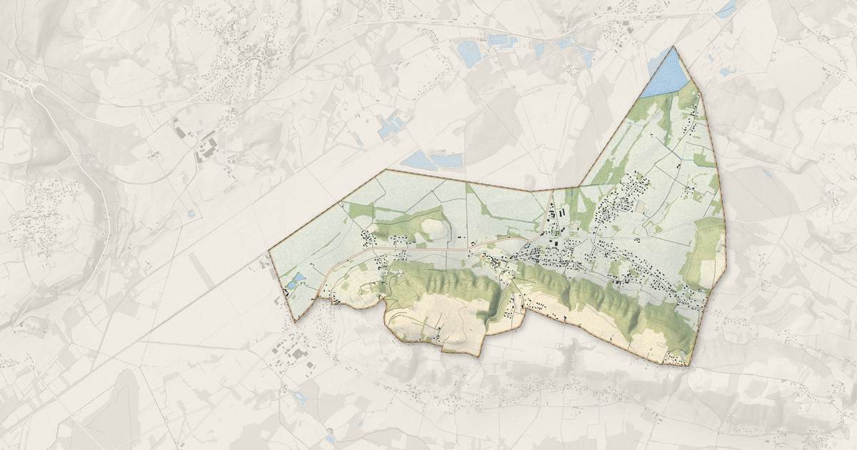 Portrait cartographique de Salagnon : relief, eau, forêts, bâti et voies, calculés à partir des données de l'IGN