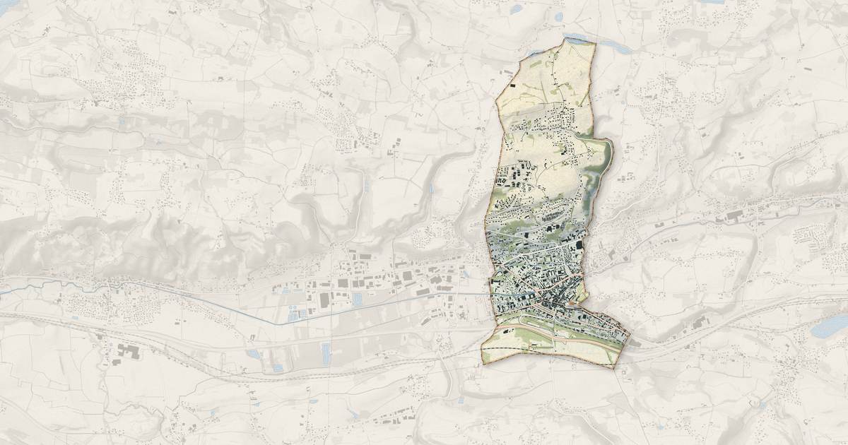Portrait cartographique de La Tour-du-Pin : relief, eau, forêts, bâti et voies, calculés à partir des données de l'IGN