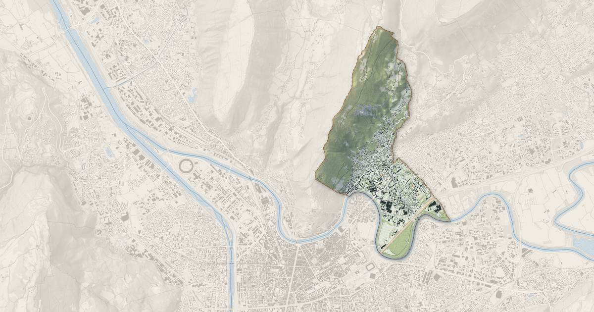 Portrait cartographique de La Tronche : relief, eau, forêts, bâti et voies, calculés à partir des données de l'IGN