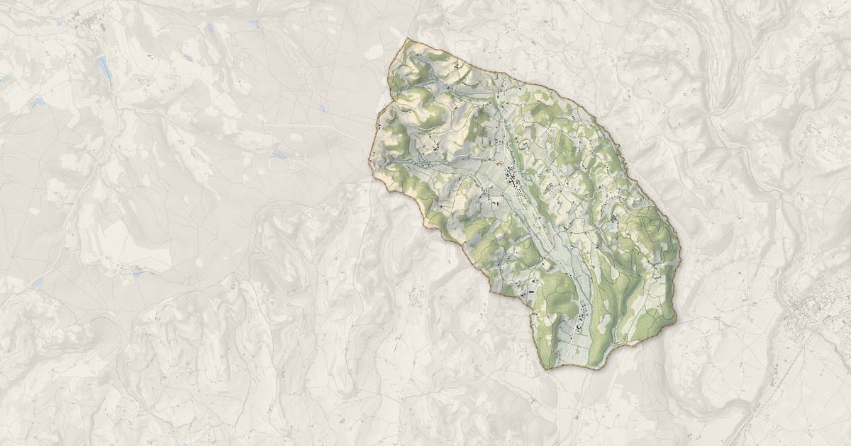Portrait cartographique de Varacieux : relief, eau, forêts, bâti et voies, calculés à partir des données de l'IGN