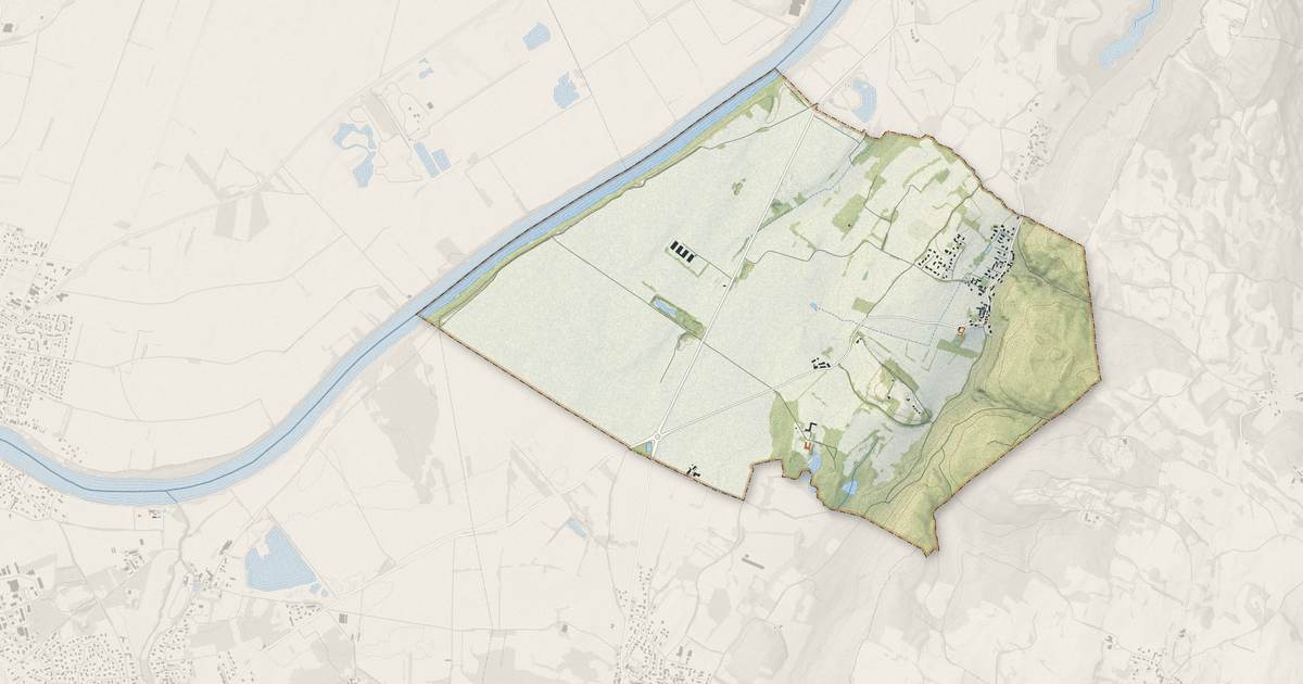 Portrait cartographique de Vernas : relief, eau, forêts, bâti et voies, calculés à partir des données de l'IGN