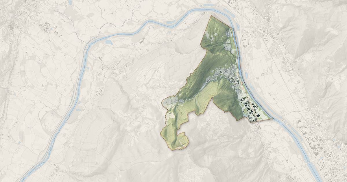 Portrait cartographique de Veurey-Voroize : relief, eau, forêts, bâti et voies, calculés à partir des données de l'IGN