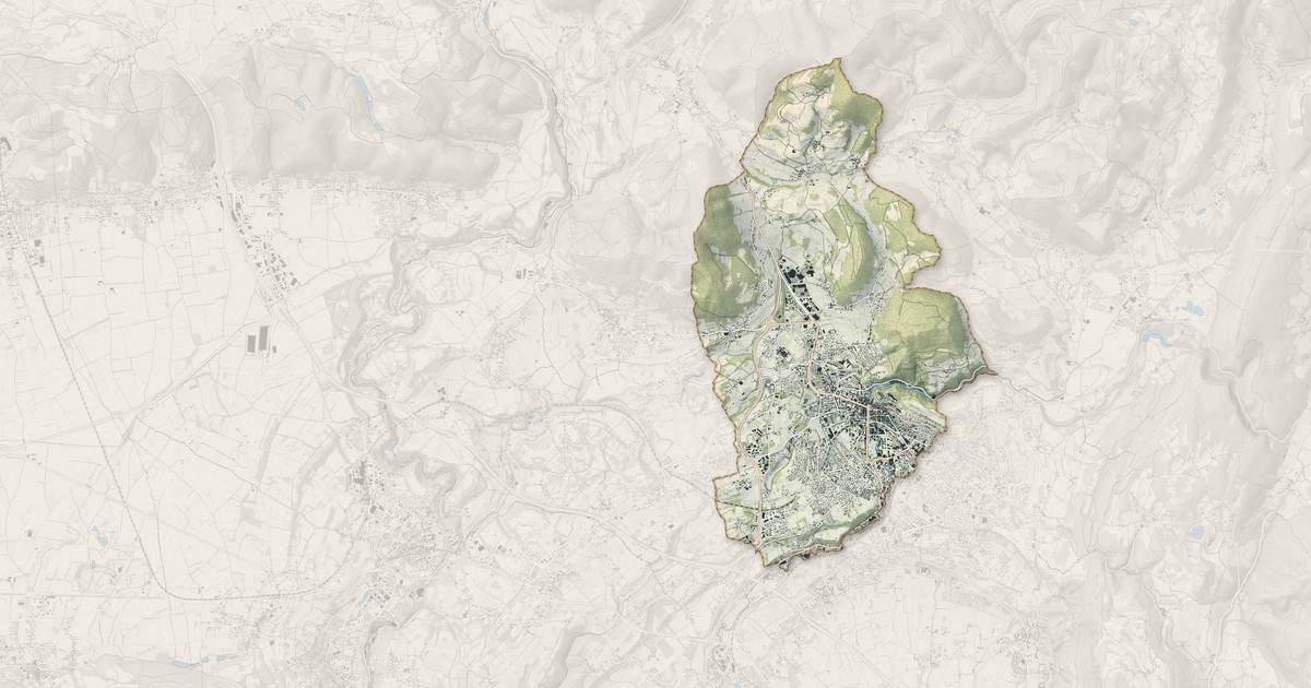Portrait cartographique de Voiron : relief, eau, forêts, bâti et voies, calculés à partir des données de l'IGN