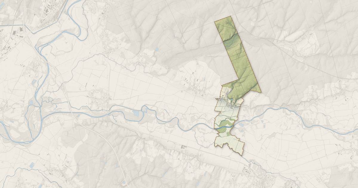 Portrait cartographique de Augerans : relief, eau, forêts, bâti et voies, calculés à partir des données de l'IGN