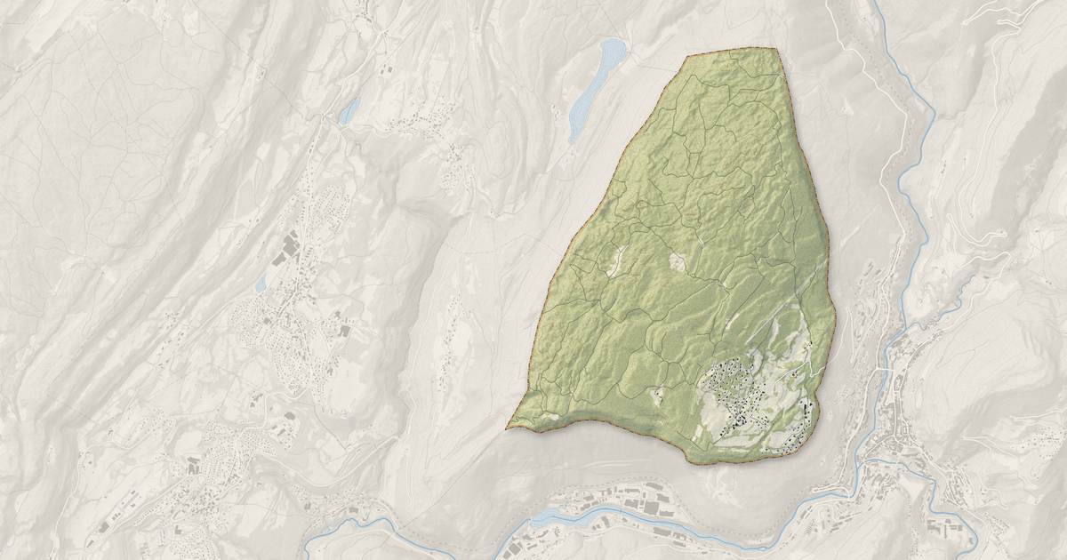 Portrait cartographique de Avignon-lès-Saint-Claude : relief, eau, forêts, bâti et voies, calculés à partir des données de l'IGN