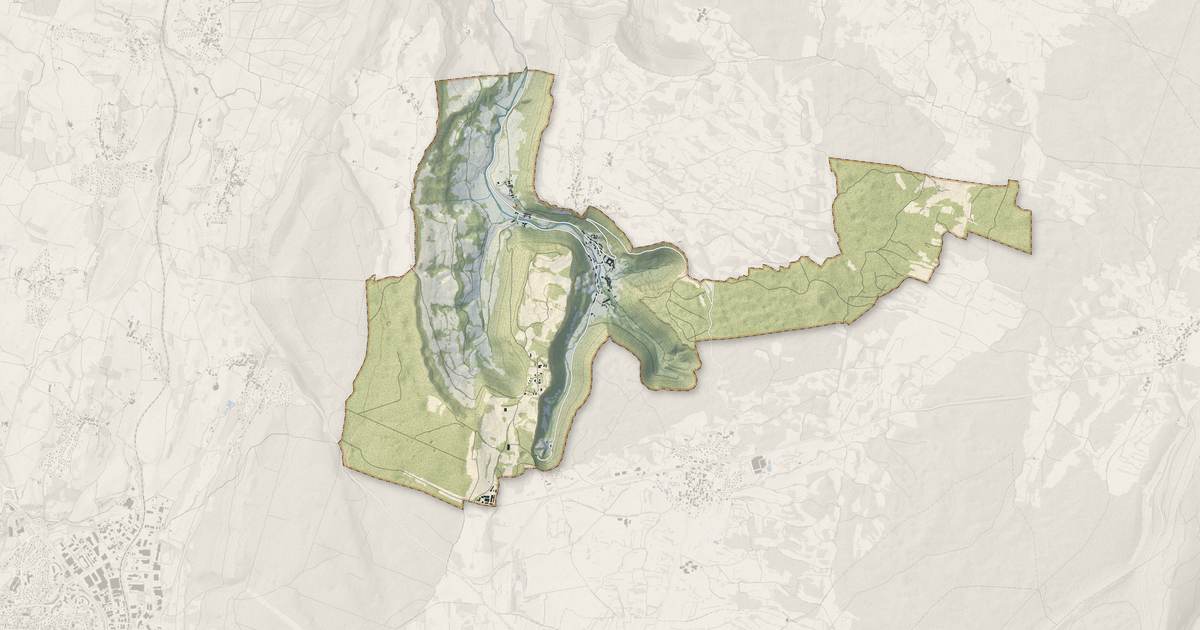 Portrait cartographique de Baume-les-Messieurs : relief, eau, forêts, bâti et voies, calculés à partir des données de l'IGN