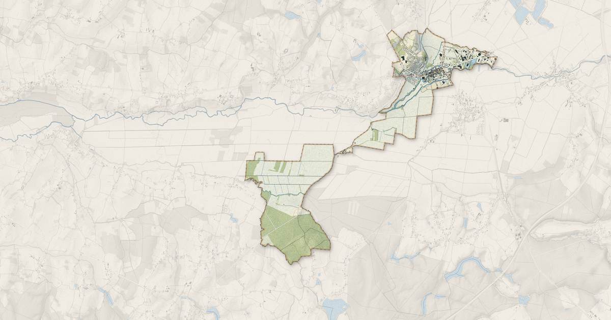 Portrait cartographique de Bletterans : relief, eau, forêts, bâti et voies, calculés à partir des données de l'IGN
