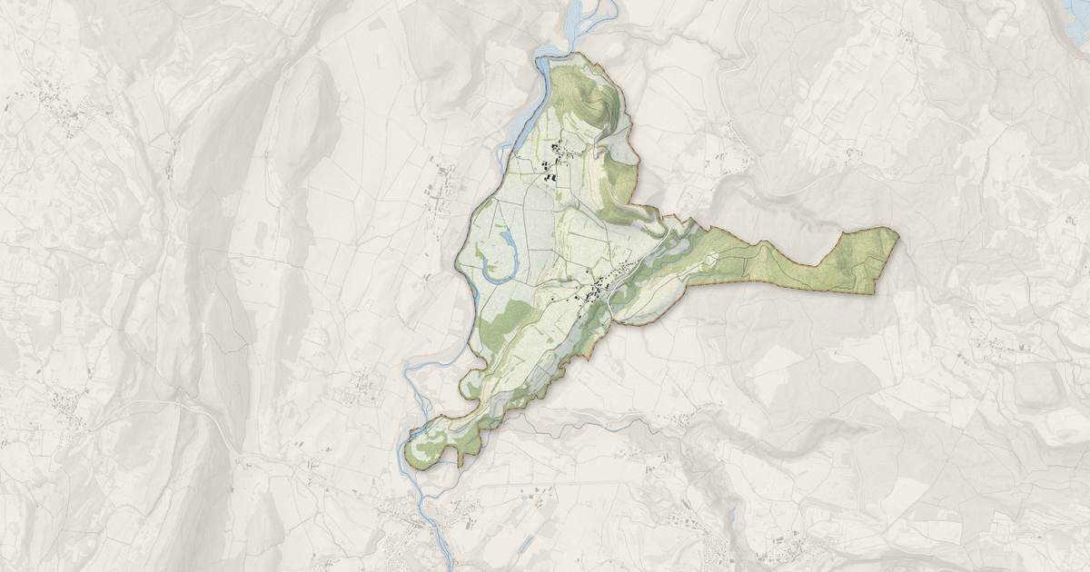 Portrait cartographique de Charézier : relief, eau, forêts, bâti et voies, calculés à partir des données de l'IGN