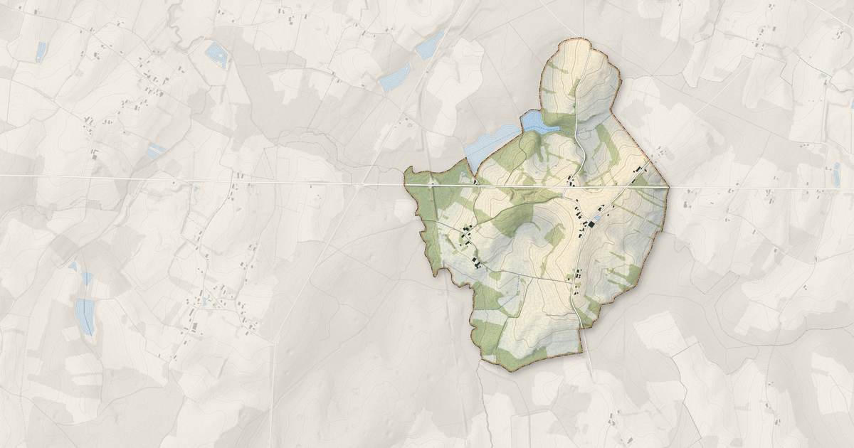 Portrait cartographique de La Chaux-en-Bresse : relief, eau, forêts, bâti et voies, calculés à partir des données de l'IGN