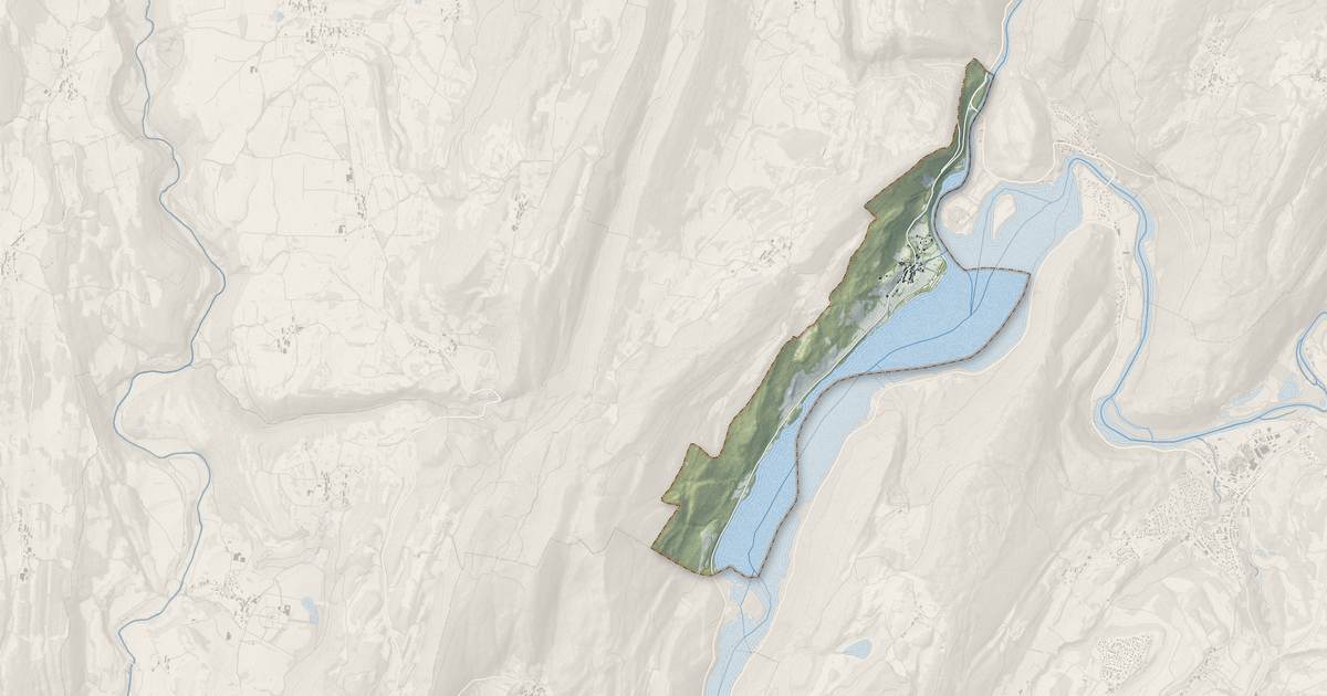 Portrait cartographique de Condes : relief, eau, forêts, bâti et voies, calculés à partir des données de l'IGN