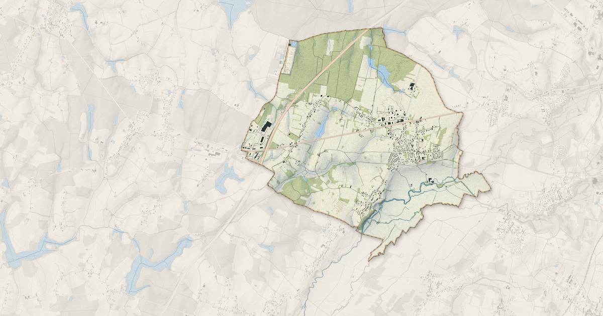 Portrait cartographique de Courlaoux : relief, eau, forêts, bâti et voies, calculés à partir des données de l'IGN