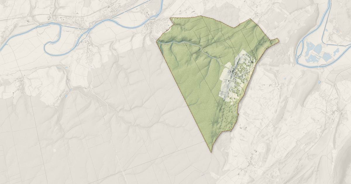Portrait cartographique de Courtefontaine : relief, eau, forêts, bâti et voies, calculés à partir des données de l'IGN