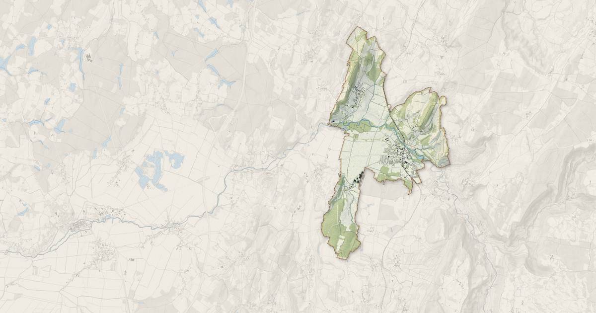 Portrait cartographique de Domblans : relief, eau, forêts, bâti et voies, calculés à partir des données de l'IGN