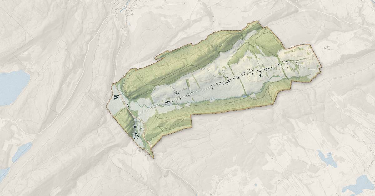Portrait cartographique de Entre-deux-Monts : relief, eau, forêts, bâti et voies, calculés à partir des données de l'IGN