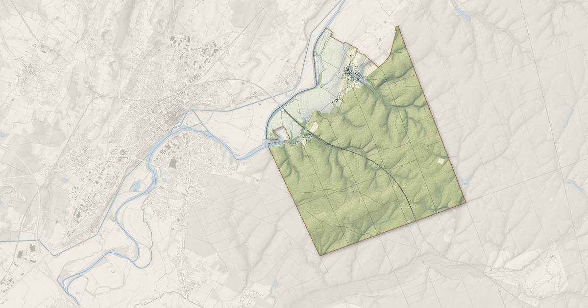 Portrait cartographique de Falletans : relief, eau, forêts, bâti et voies, calculés à partir des données de l'IGN