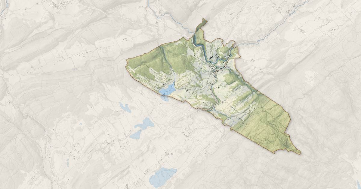 Portrait cartographique de Foncine-le-Bas : relief, eau, forêts, bâti et voies, calculés à partir des données de l'IGN