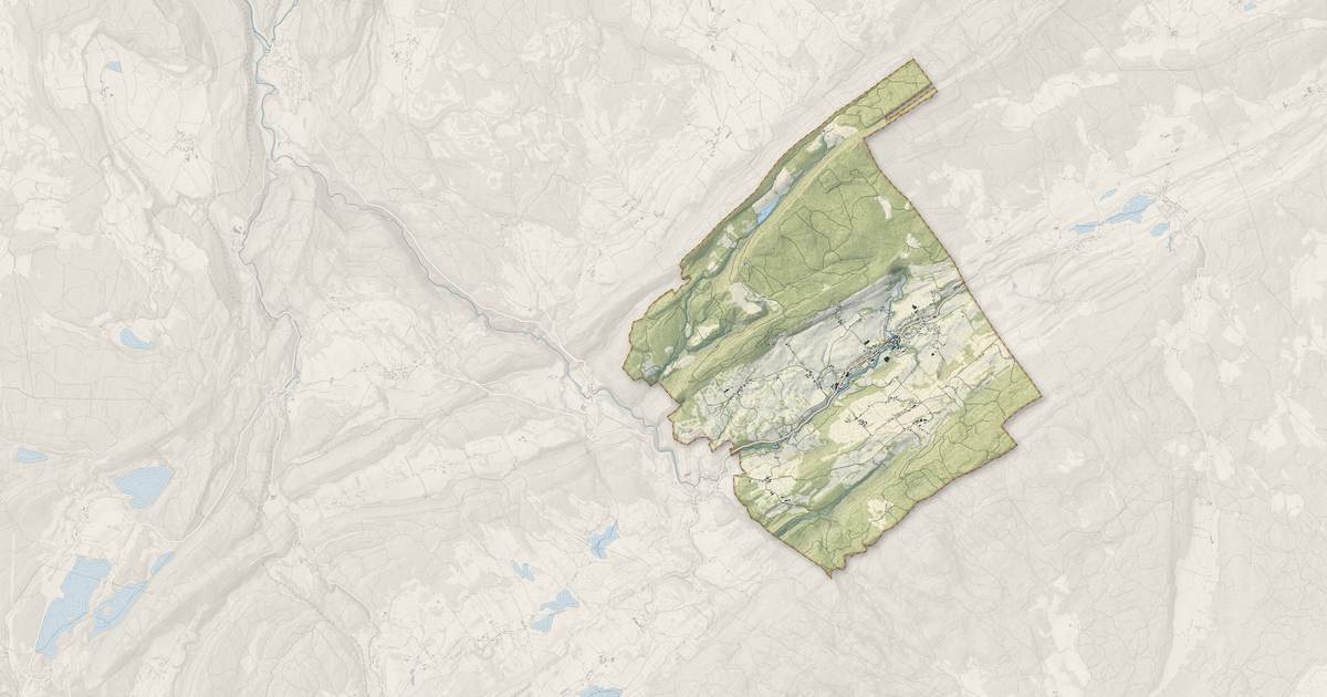 Portrait cartographique de Foncine-le-Haut : relief, eau, forêts, bâti et voies, calculés à partir des données de l'IGN
