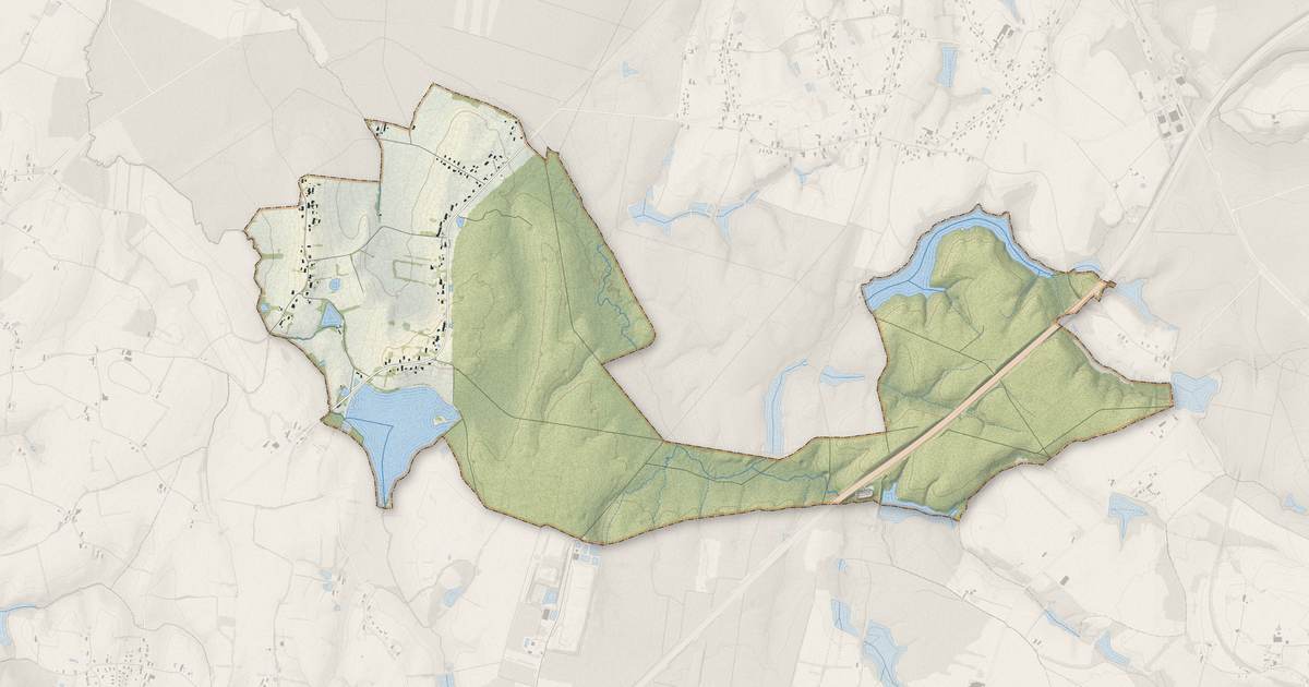 Portrait cartographique de Fontainebrux : relief, eau, forêts, bâti et voies, calculés à partir des données de l'IGN