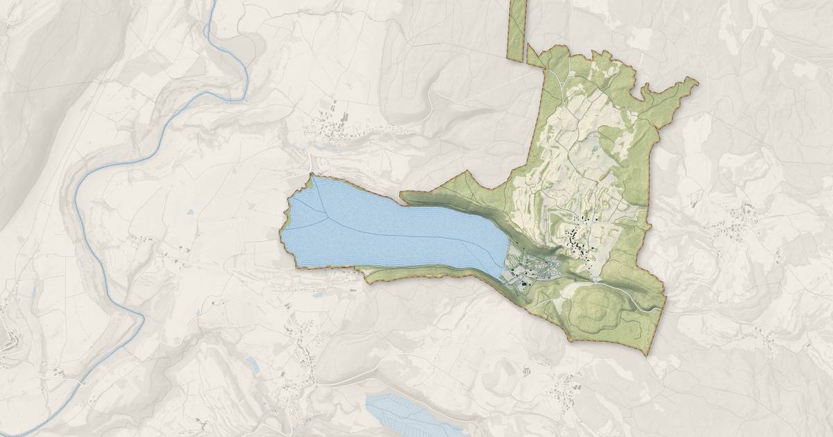 Portrait cartographique de Fontenu : relief, eau, forêts, bâti et voies, calculés à partir des données de l'IGN