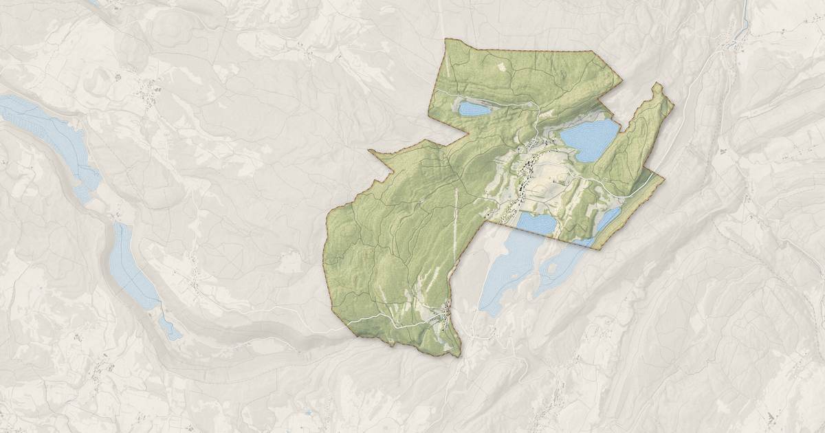 Portrait cartographique de Le Frasnois : relief, eau, forêts, bâti et voies, calculés à partir des données de l'IGN