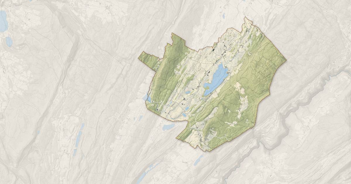 Portrait cartographique de Grande-Rivière Château : relief, eau, forêts, bâti et voies, calculés à partir des données de l'IGN