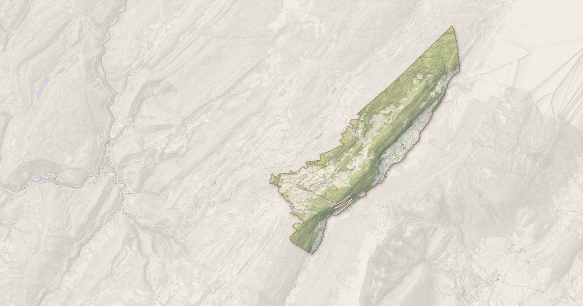 Portrait cartographique de Lajoux : relief, eau, forêts, bâti et voies, calculés à partir des données de l'IGN