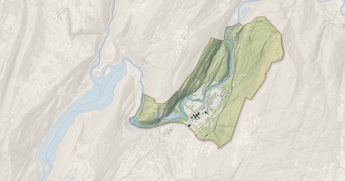 Portrait cartographique de Lavancia-Epercy : relief, eau, forêts, bâti et voies, calculés à partir des données de l'IGN