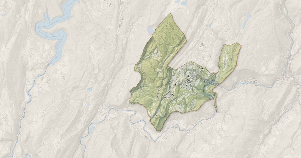 Portrait cartographique de Lavans-lès-Saint-Claude : relief, eau, forêts, bâti et voies, calculés à partir des données de l'IGN