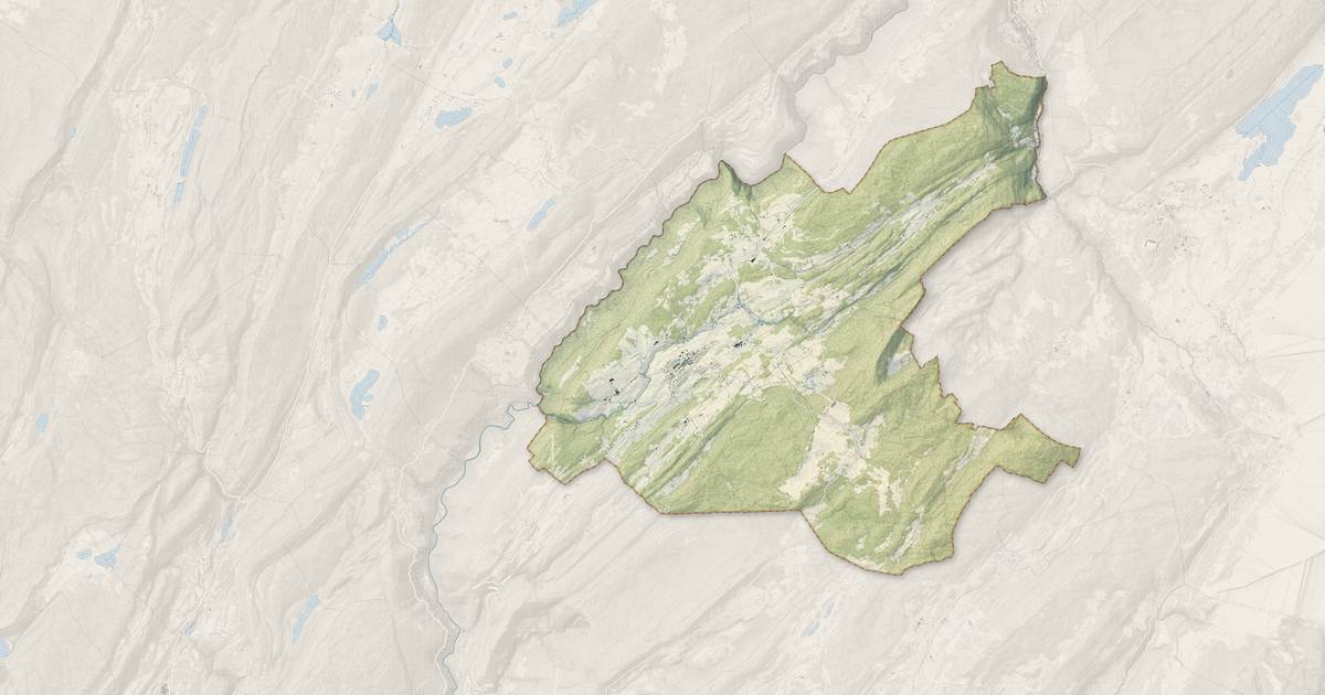 Portrait cartographique de Longchaumois : relief, eau, forêts, bâti et voies, calculés à partir des données de l'IGN