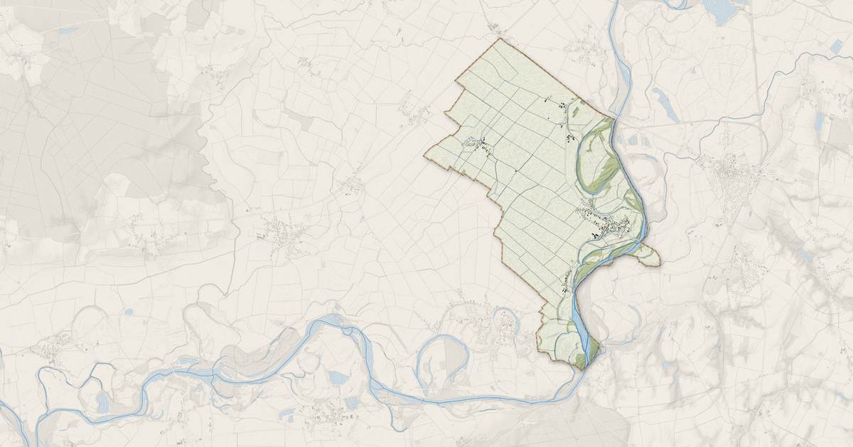 Portrait cartographique de Longwy-sur-le-Doubs : relief, eau, forêts, bâti et voies, calculés à partir des données de l'IGN