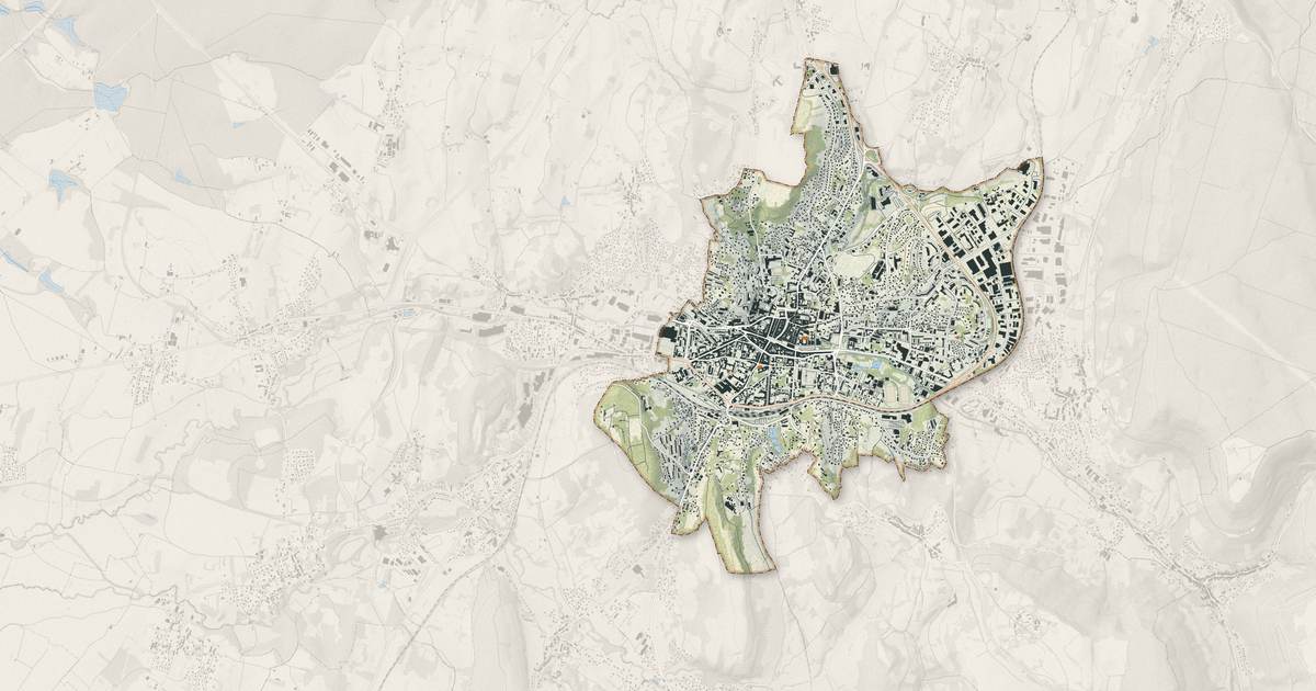 Portrait cartographique de Lons-le-Saunier : relief, eau, forêts, bâti et voies, calculés à partir des données de l'IGN