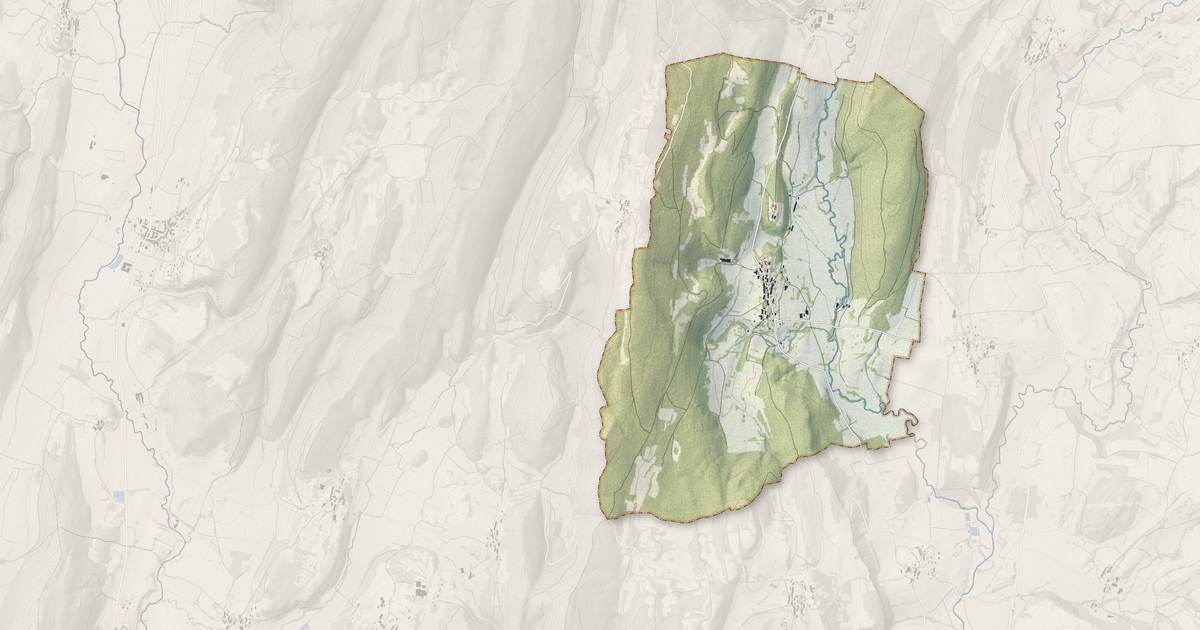 Portrait cartographique de Marigna-sur-Valouse : relief, eau, forêts, bâti et voies, calculés à partir des données de l'IGN