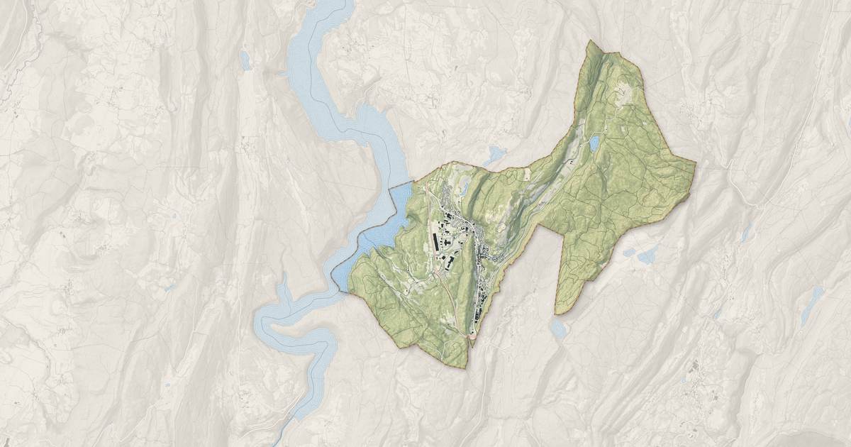 Portrait cartographique de Moirans-en-Montagne : relief, eau, forêts, bâti et voies, calculés à partir des données de l'IGN