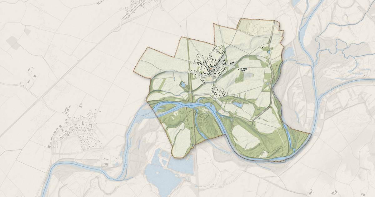 Portrait cartographique de Molay : relief, eau, forêts, bâti et voies, calculés à partir des données de l'IGN