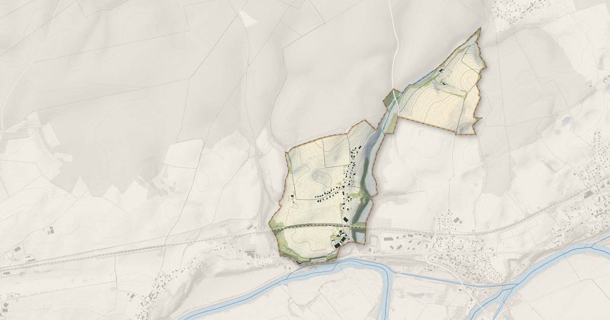 Portrait cartographique de Monteplain : relief, eau, forêts, bâti et voies, calculés à partir des données de l'IGN