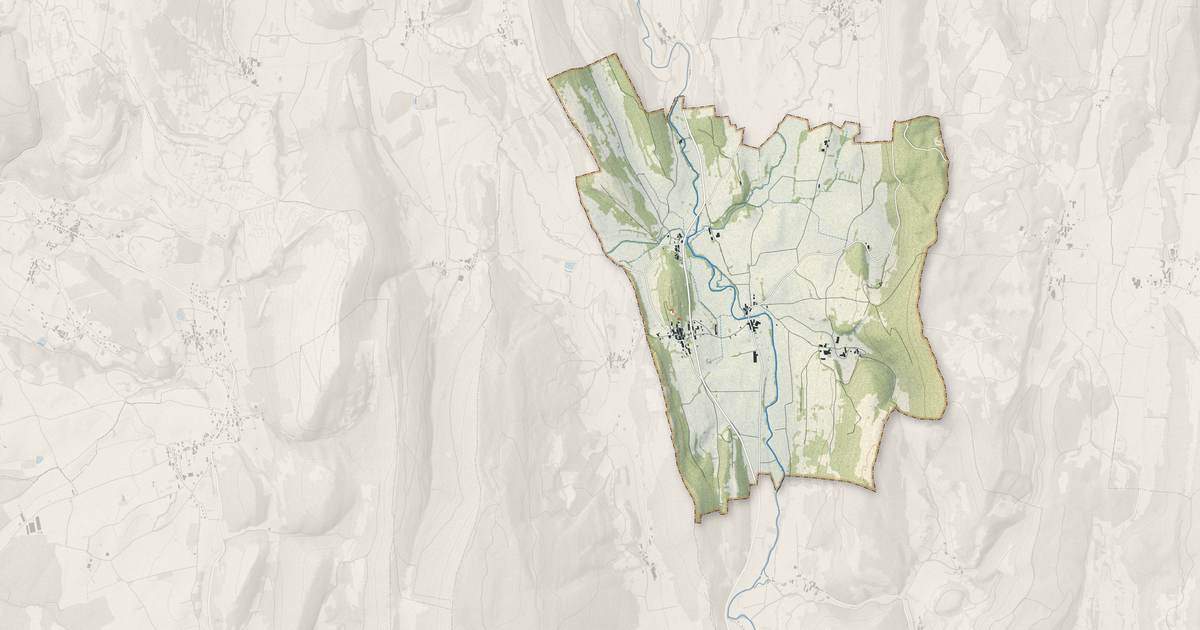 Portrait cartographique de Montfleur : relief, eau, forêts, bâti et voies, calculés à partir des données de l'IGN