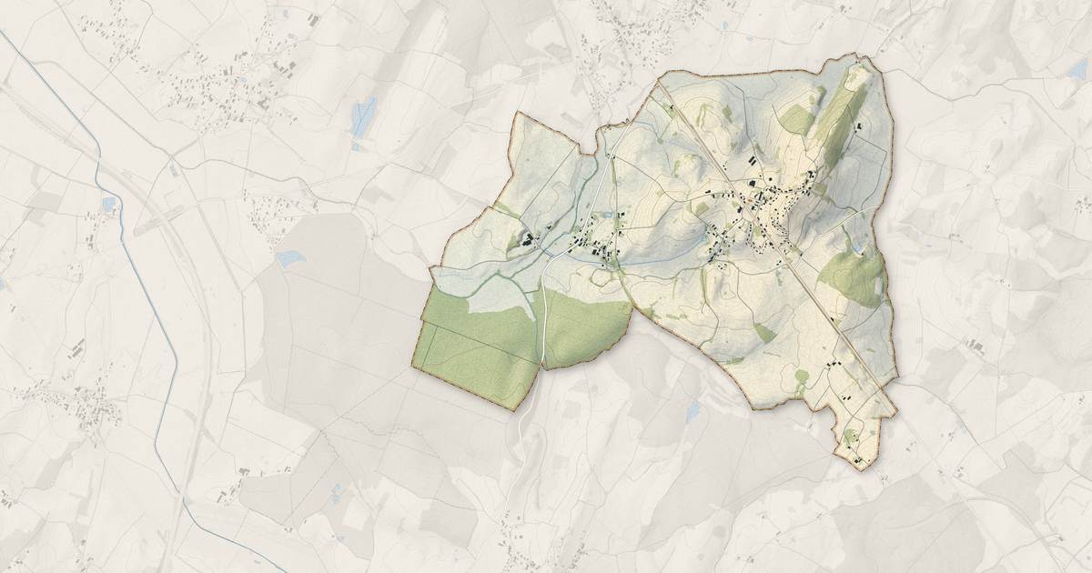 Portrait cartographique de Montholier : relief, eau, forêts, bâti et voies, calculés à partir des données de l'IGN