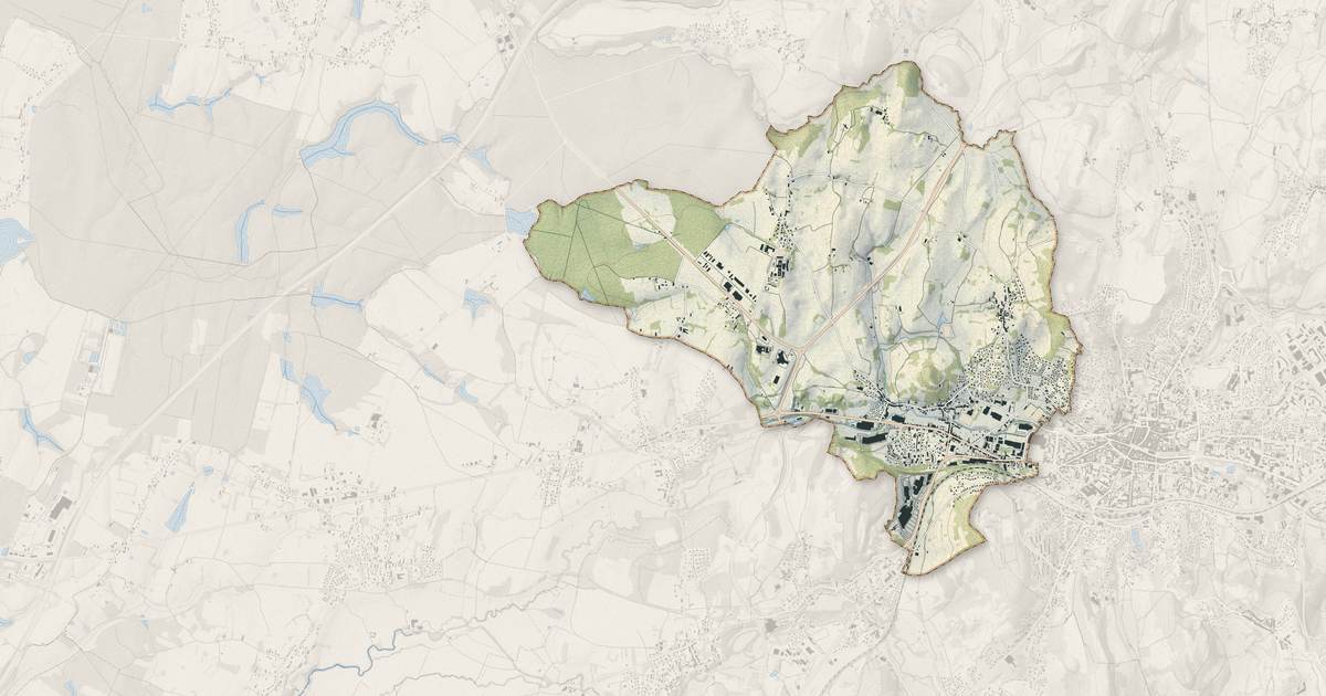Portrait cartographique de Montmorot : relief, eau, forêts, bâti et voies, calculés à partir des données de l'IGN