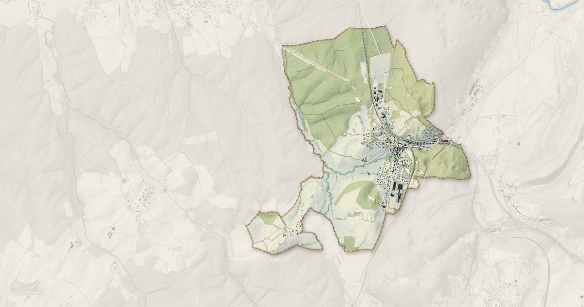 Portrait cartographique de Mouchard : relief, eau, forêts, bâti et voies, calculés à partir des données de l'IGN
