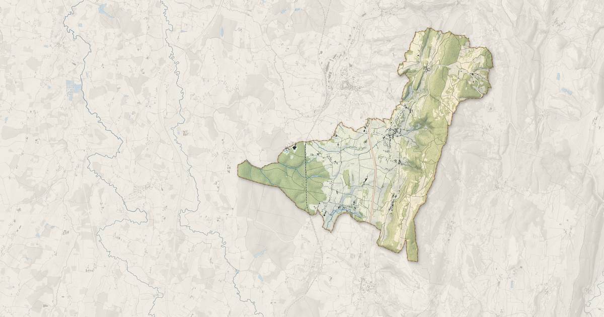 Portrait cartographique de Les Trois-Châteaux : relief, eau, forêts, bâti et voies, calculés à partir des données de l'IGN