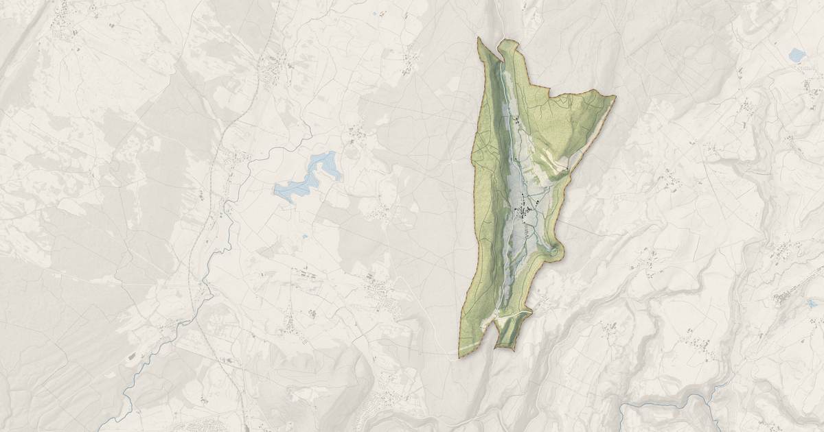 Portrait cartographique de Les Nans : relief, eau, forêts, bâti et voies, calculés à partir des données de l'IGN