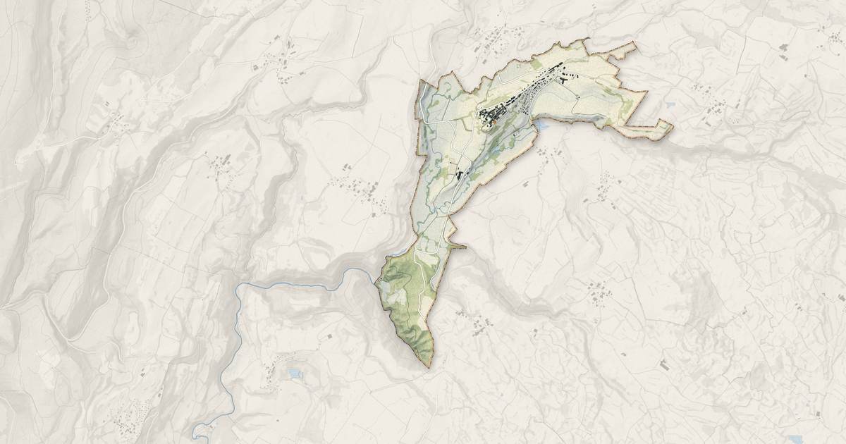 Portrait cartographique de Nozeroy : relief, eau, forêts, bâti et voies, calculés à partir des données de l'IGN