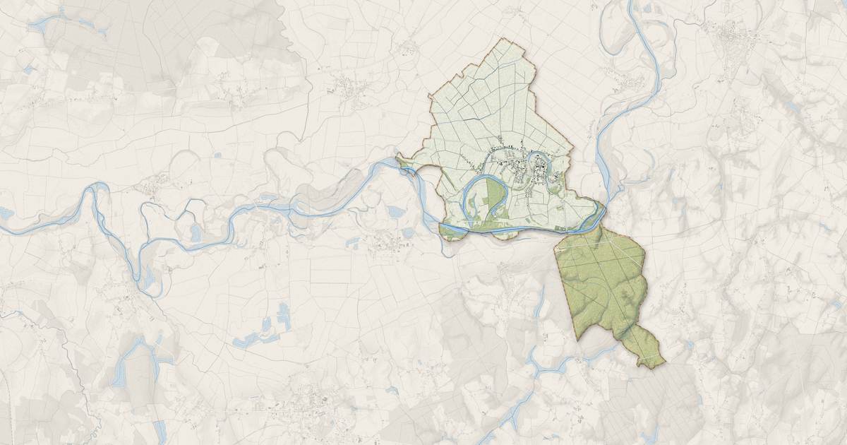 Portrait cartographique de Petit-Noir : relief, eau, forêts, bâti et voies, calculés à partir des données de l'IGN