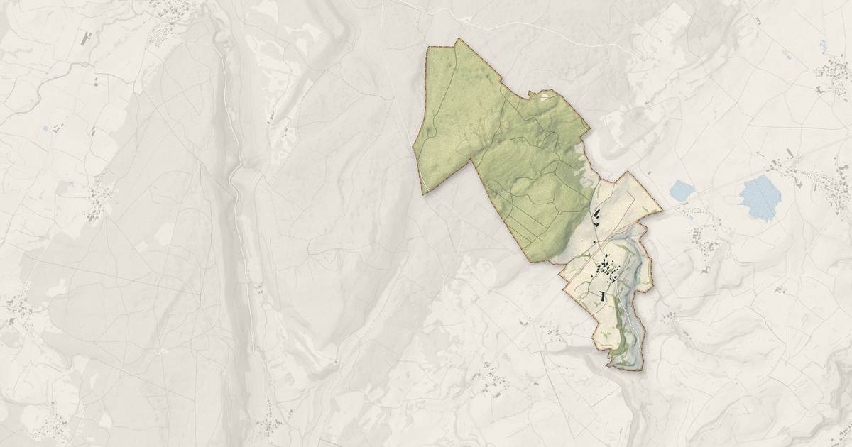 Portrait cartographique de Plénise : relief, eau, forêts, bâti et voies, calculés à partir des données de l'IGN