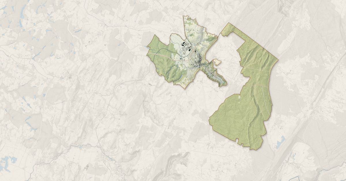 Portrait cartographique de Poligny : relief, eau, forêts, bâti et voies, calculés à partir des données de l'IGN